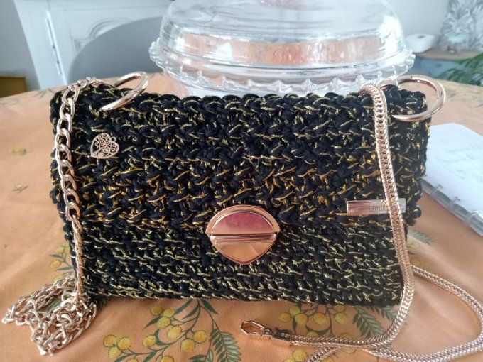 Pochette  noir et or