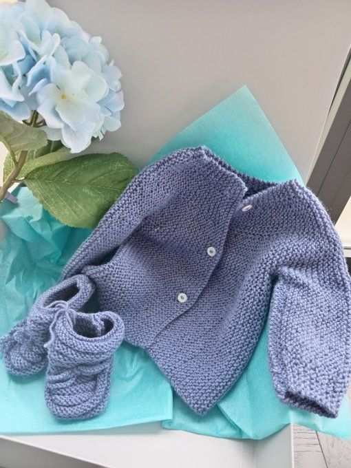 Brassière et chaussons en laine