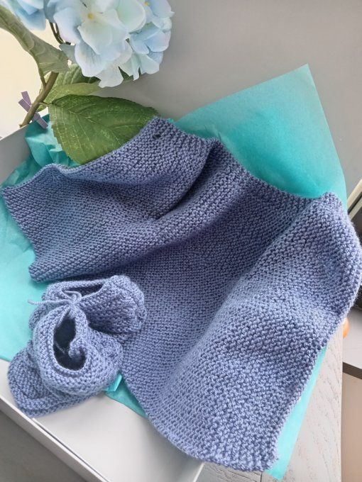 Brassière et chaussons en laine