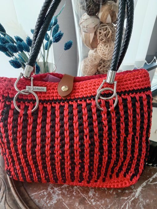 SAC A MAIN ROUGE ET NOIR