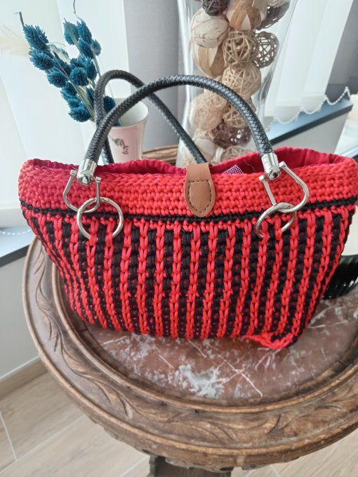 SAC A MAIN ROUGE ET NOIR