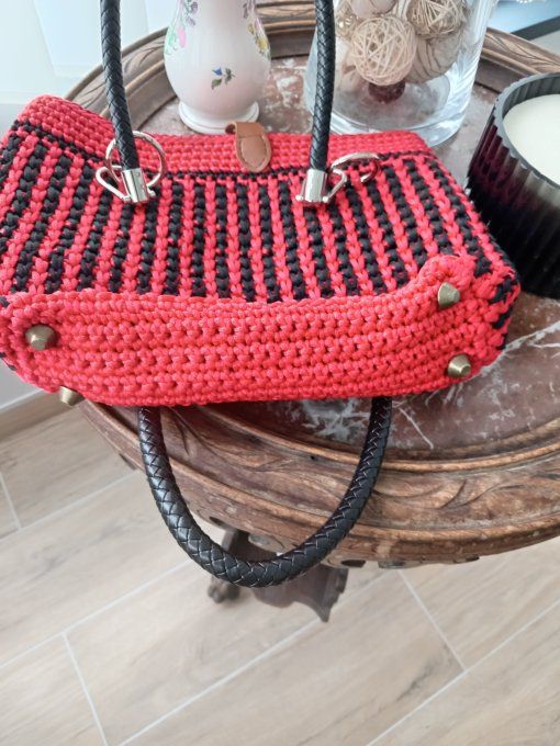 SAC A MAIN ROUGE ET NOIR