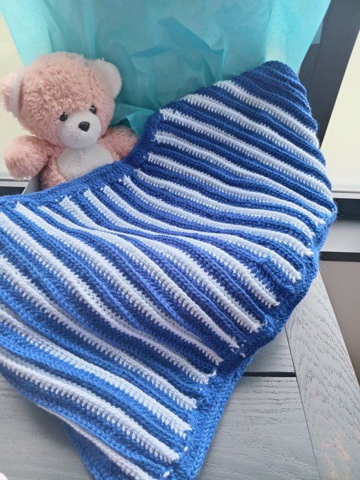 NID D'ANGE BLEU ET BLANC