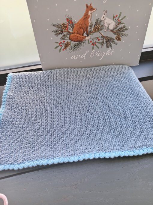 COUVERTURE BEBE EN LAINE ACRYLIQUE