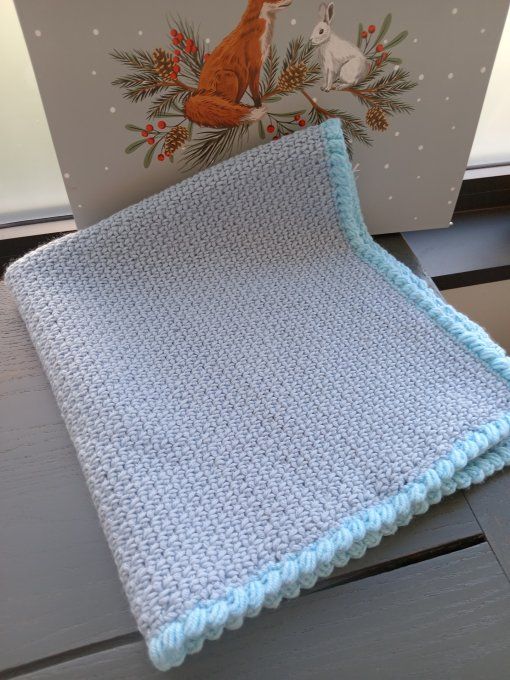 COUVERTURE BEBE EN LAINE ACRYLIQUE