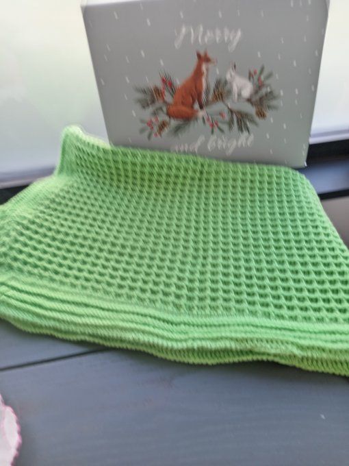 COUVERTURE BEBE EN LAINE ACRYLIQUE