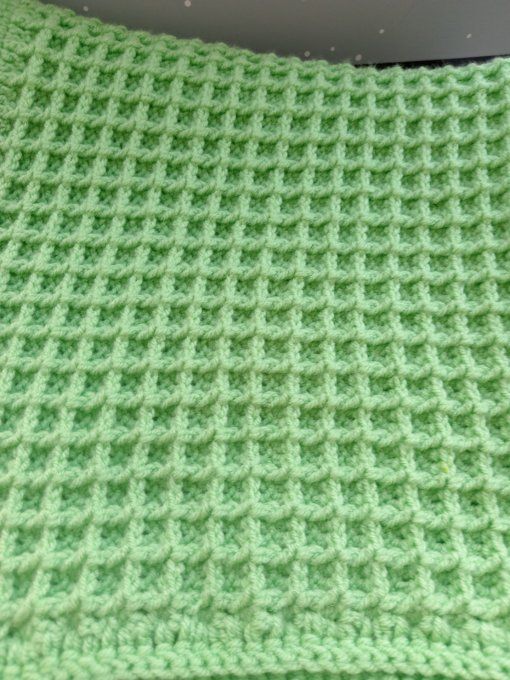 COUVERTURE BEBE EN LAINE ACRYLIQUE