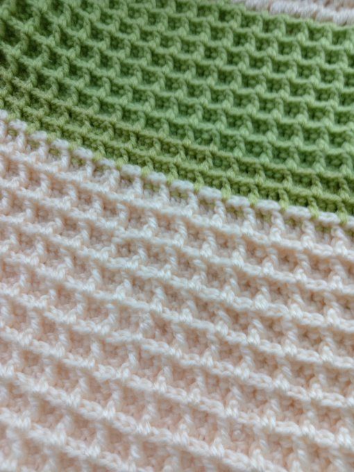 NID D'ANGE EN LAINE FAIT MAIN