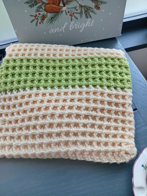 NID D'ANGE EN LAINE FAIT MAIN