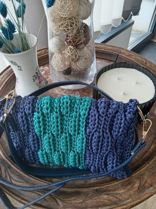 POCHETTE BLEUE ET VERTE EN COTON FAIT MAIN AU CROCHET