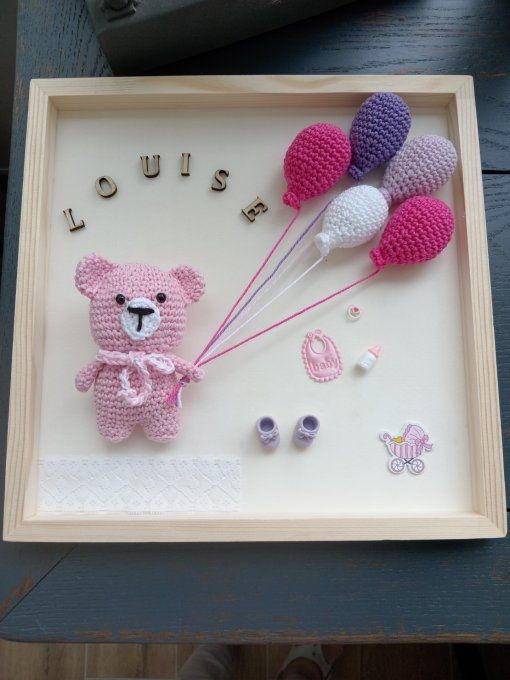 TABLEAU DE NAISSANCE OURSON AU CROCHET A PERSONNALISER, LE PRENOM ET LA COULEUR , DIMENSIONS 30 X 30