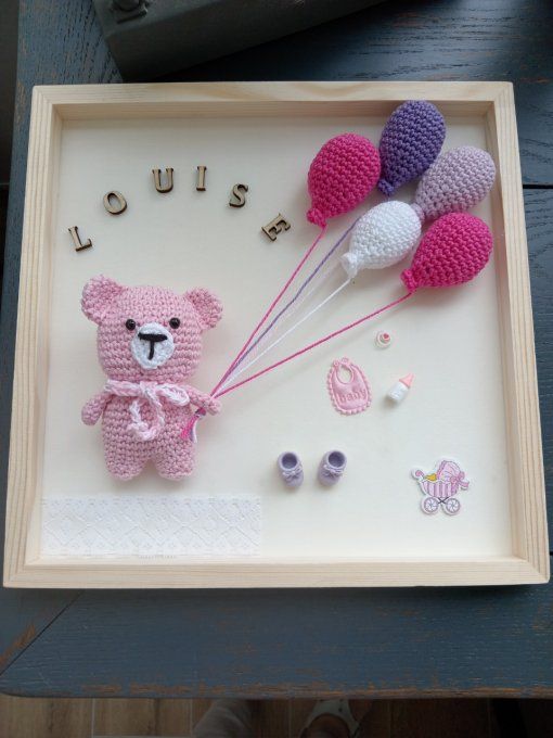 TABLEAU DE NAISSANCE OURSON AU CROCHET A PERSONNALISER, LE PRENOM ET LA COULEUR , DIMENSIONS 30 X 30